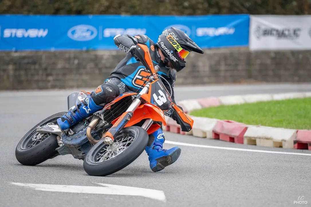 Pilote DLG Racing en appui Supermoto