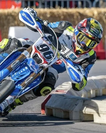 Pilote DLG Racing en angle Supermoto